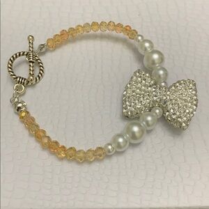 Elegant White glass Pearls & crystal Bow Bracelet NWOT